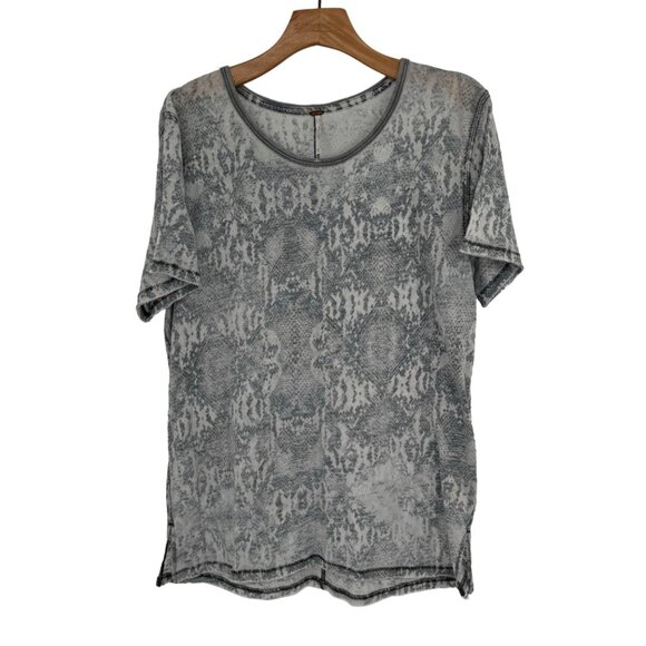 Free People Women's Gray Snake Print Short Sleeve Top Tourist Tee size medium - Picture 7 of 12